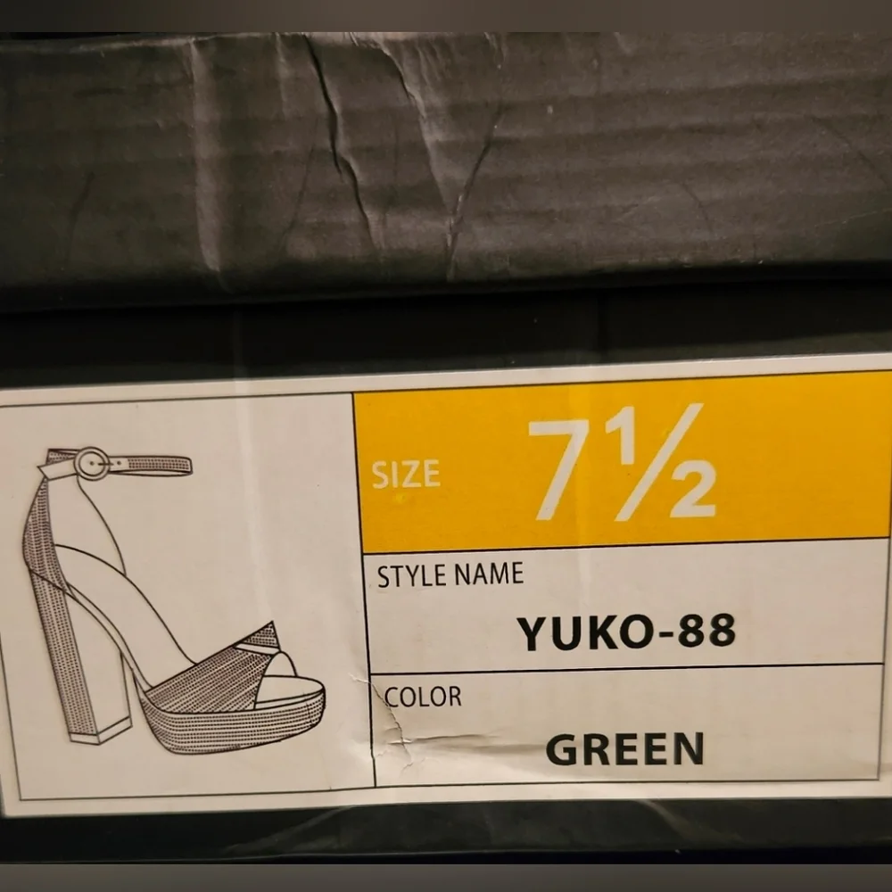 Vibrant Green Platform Heels - Picture 8 of 10